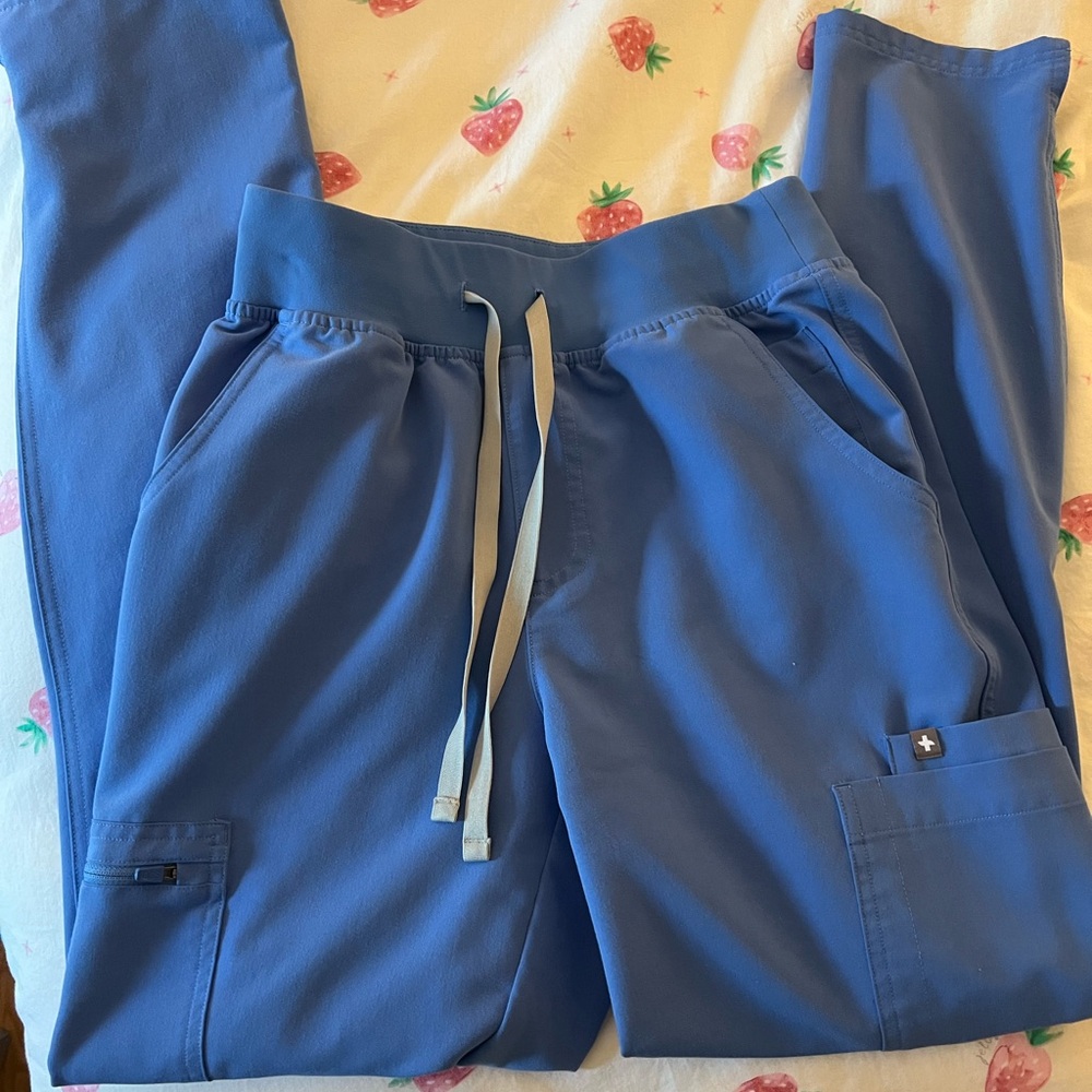 Figs ciel blue scrub set